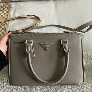 Prada saffiano galleria bag small